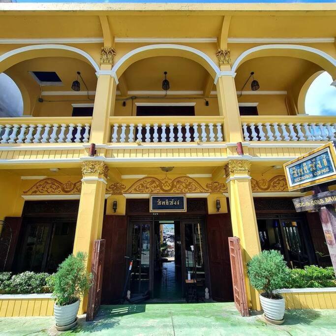 Sittisang Heritage House 1920 Kanchanaburi Bagian luar foto