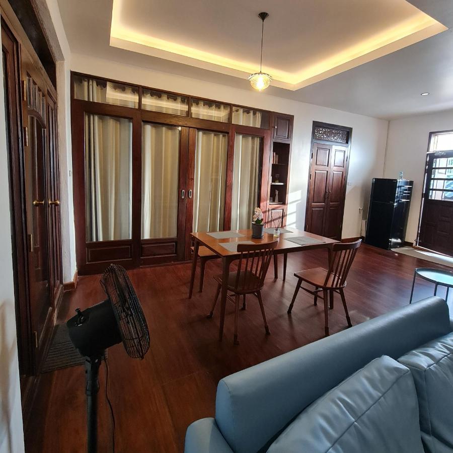 Sittisang Heritage House 1920 Kanchanaburi Bagian luar foto