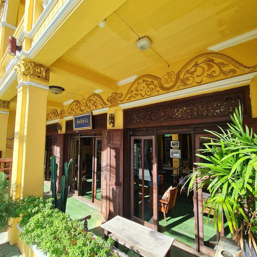 Sittisang Heritage House 1920 Kanchanaburi Bagian luar foto