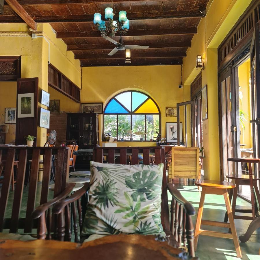 Sittisang Heritage House 1920 Kanchanaburi Bagian luar foto